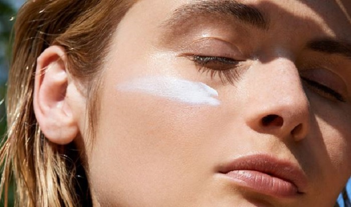 Kem chống nắng bảo vệ da, nhưng nếu không tẩy trang mỗi ngày sẽ gây hại cho da